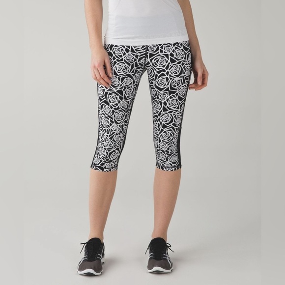 Lululemon Real Quick Crop *Full-On Luxtreme, Posey Black White/Black, Size 2 - Picture 2 of 12